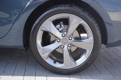 Car image 36