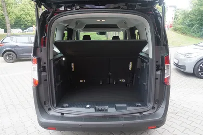 Car image 25