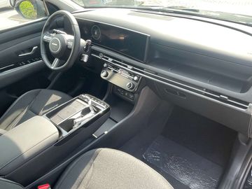 Car image 12