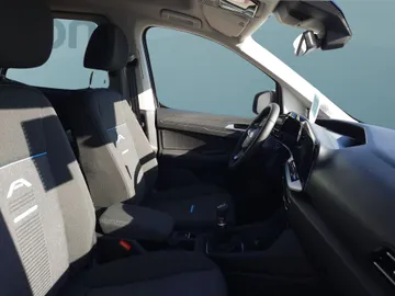Car image 28