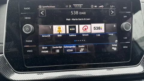 Car image 24