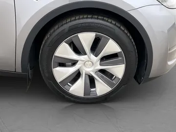 Car image 35