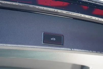 Car image 34