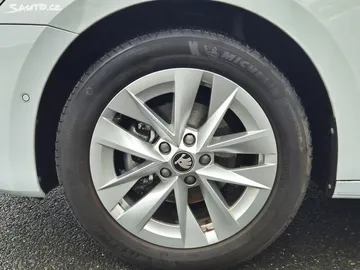 Car image 33