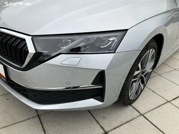 Car image 30