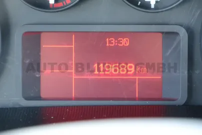 Car image 30