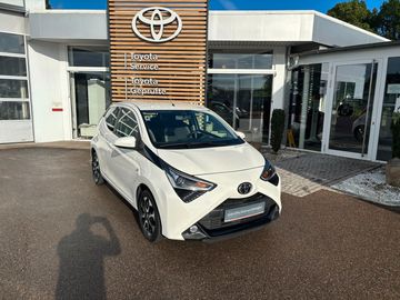 Car image 4