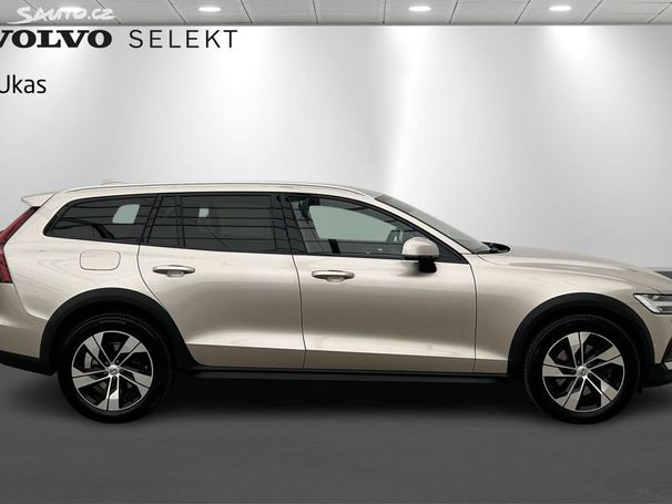 Volvo V60 Cross Country AWD B4 145 kW image number 2