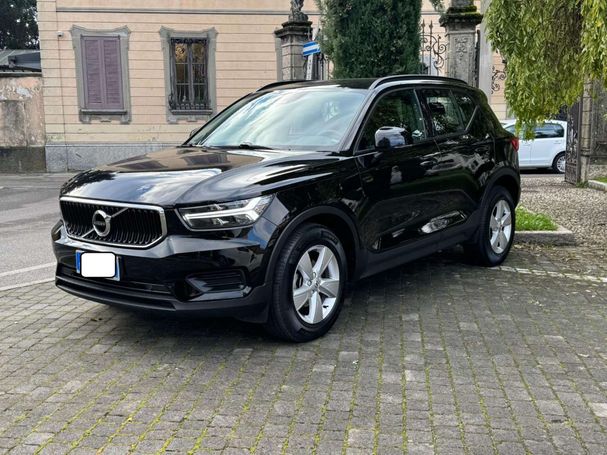 Volvo XC40 T2 Core Geartronic Momentum 95 kW image number 1