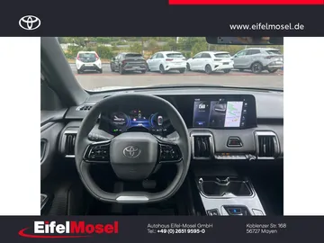 Car image 24