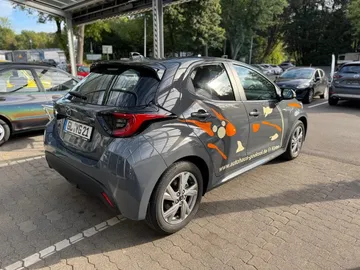 Car image 3