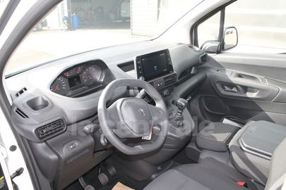 Car image 36