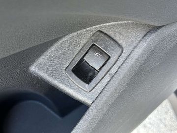 Car image 38