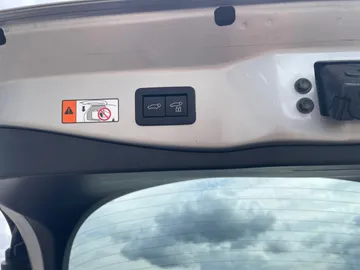 Car image 29