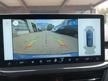 Car image 26