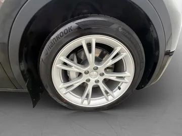Car image 36