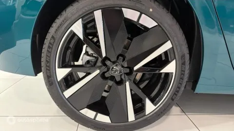 Car image 20