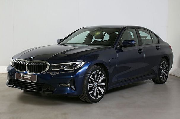 BMW 330 e Sport Line 215 kW image number 1