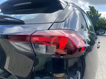 Car image 25