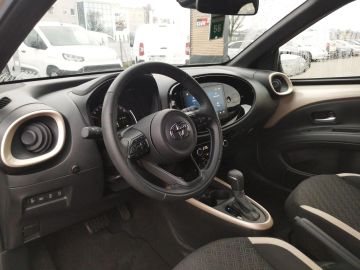 Car image 15