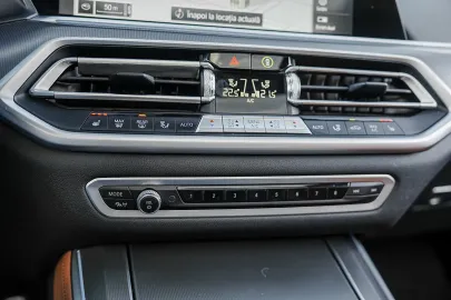 Car image 37