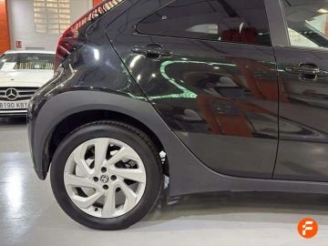 Car image 25