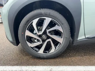 Car image 13