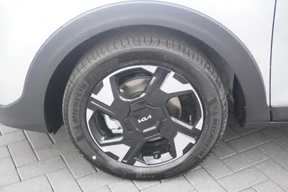 Car image 30