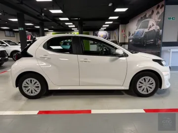 Car image 5