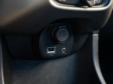 Car image 28