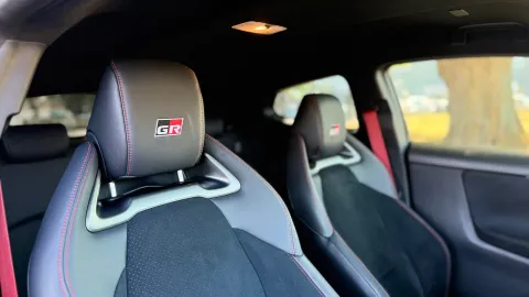 Car image 26