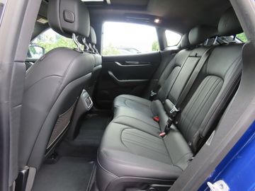 Car image 27