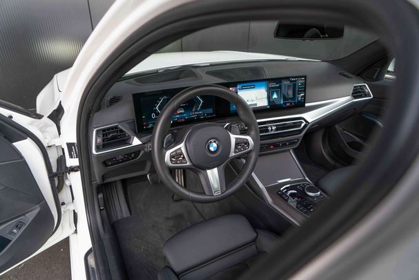 BMW 330i Touring M Sport 190 kW image number 5