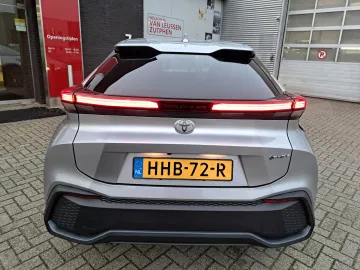 Car image 4