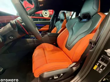 Car image 38