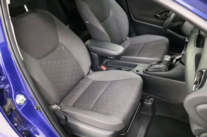 Car image 11