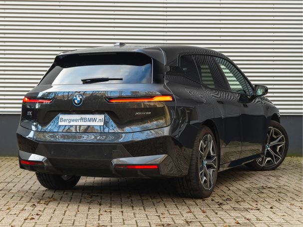 BMW iX xDrive50 385 kW image number 3