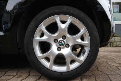Car image 25