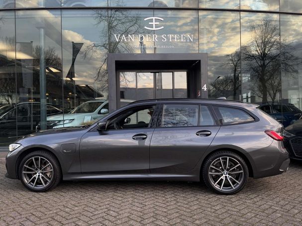 BMW 330 e Touring xDrive 215 kW image number 3