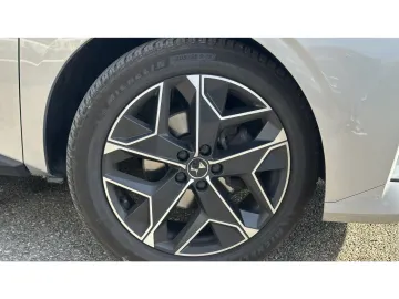 Car image 29