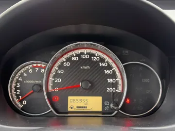 Car image 19