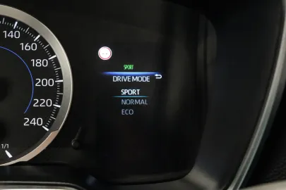 Car image 25