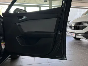 Car image 37