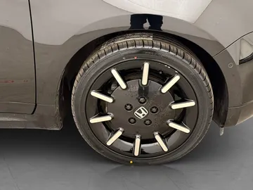 Car image 37
