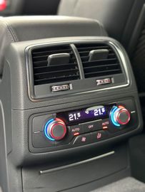 Car image 32