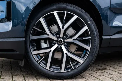 Car image 29