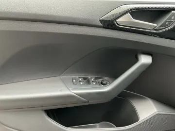 Car image 36
