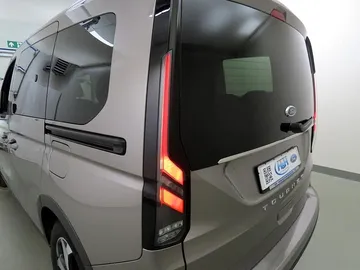 Car image 34