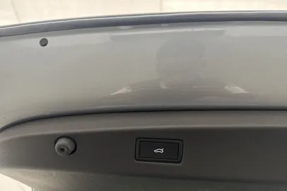 Car image 38
