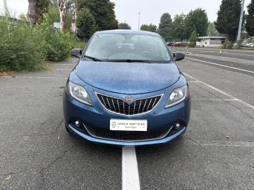 Car image 3
